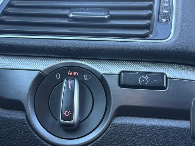 Used 2018 Volkswagen Passat 2.0T R-Line w/ R-Line Lighting Package image 18