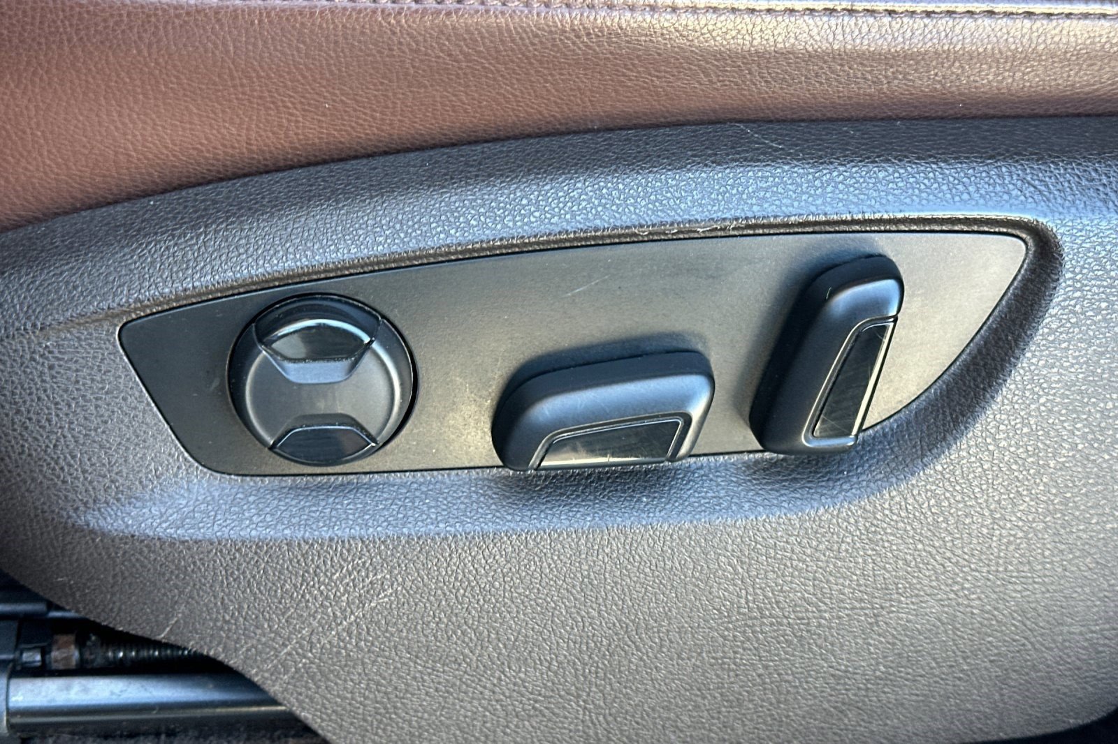Used 2013 Volkswagen Touareg Executive AWD/4WD image 14