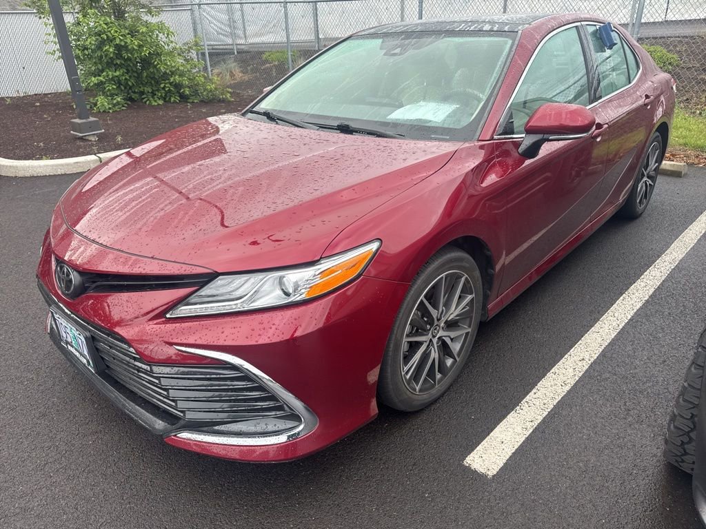 Used 2021 Toyota Camry XLE FWD image 1