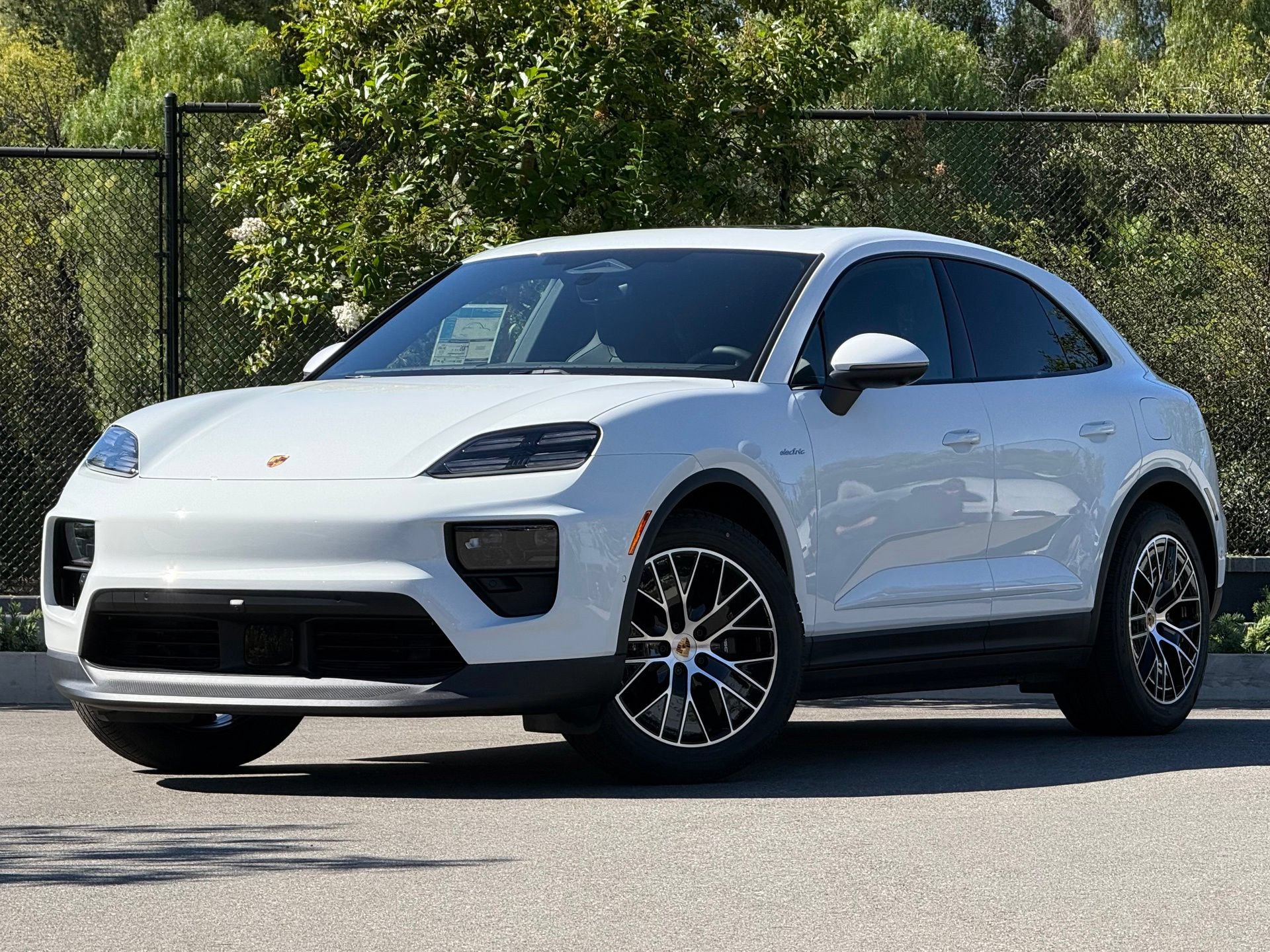 Used 2026 Porsche Macan Electric RWD image 1
