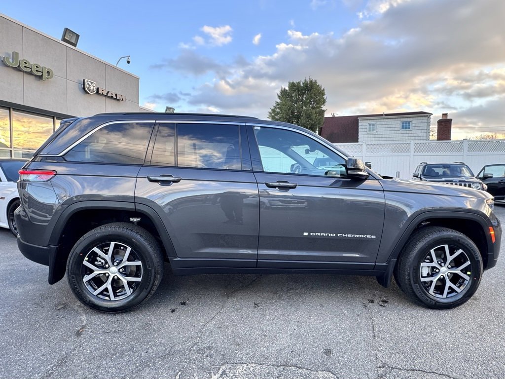 New 2025 Jeep Grand Cherokee Limited image 8