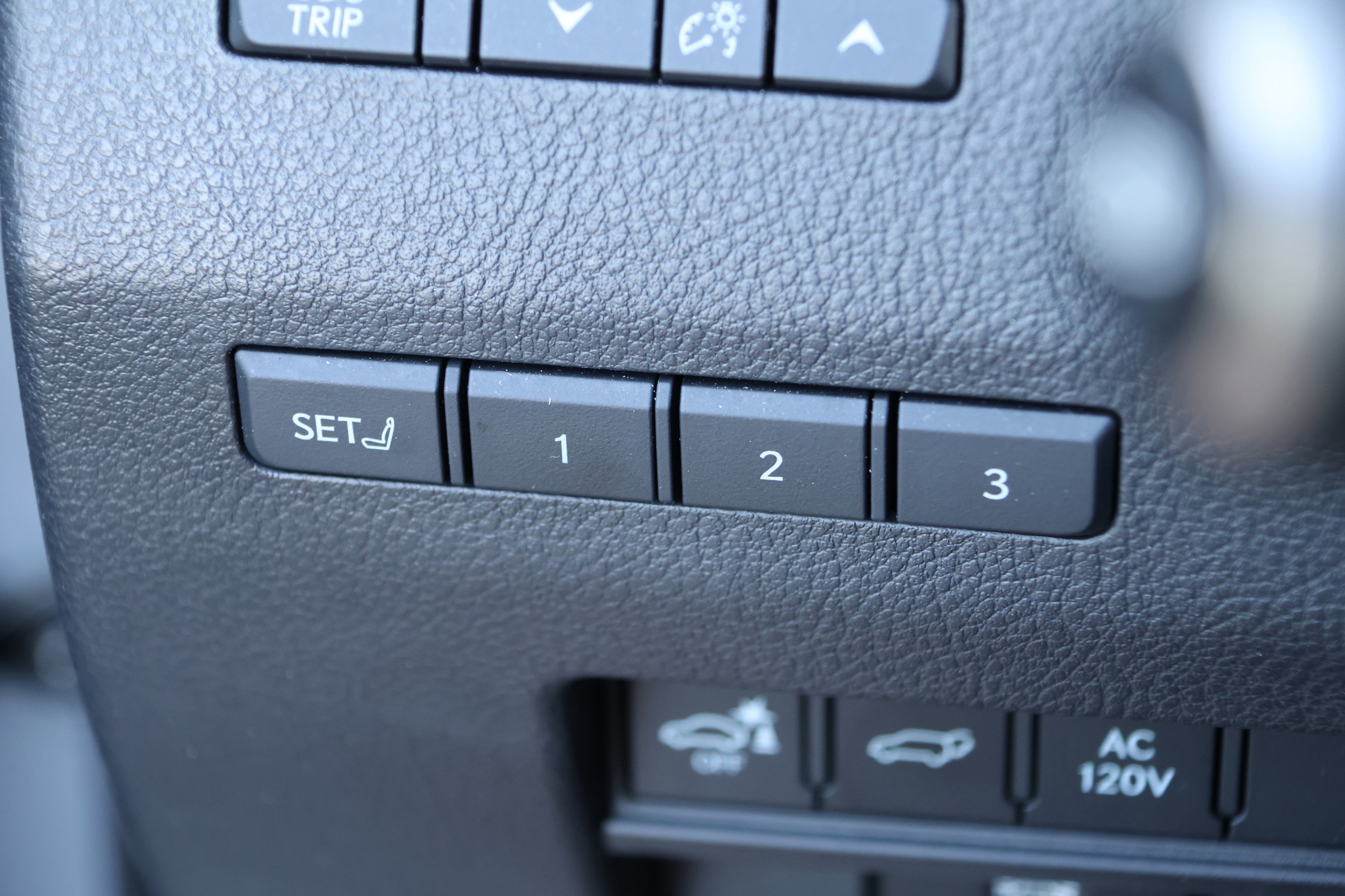 Used 2024 Lexus GX 550 w/ Accessory Package (2T) AWD/4WD image 16