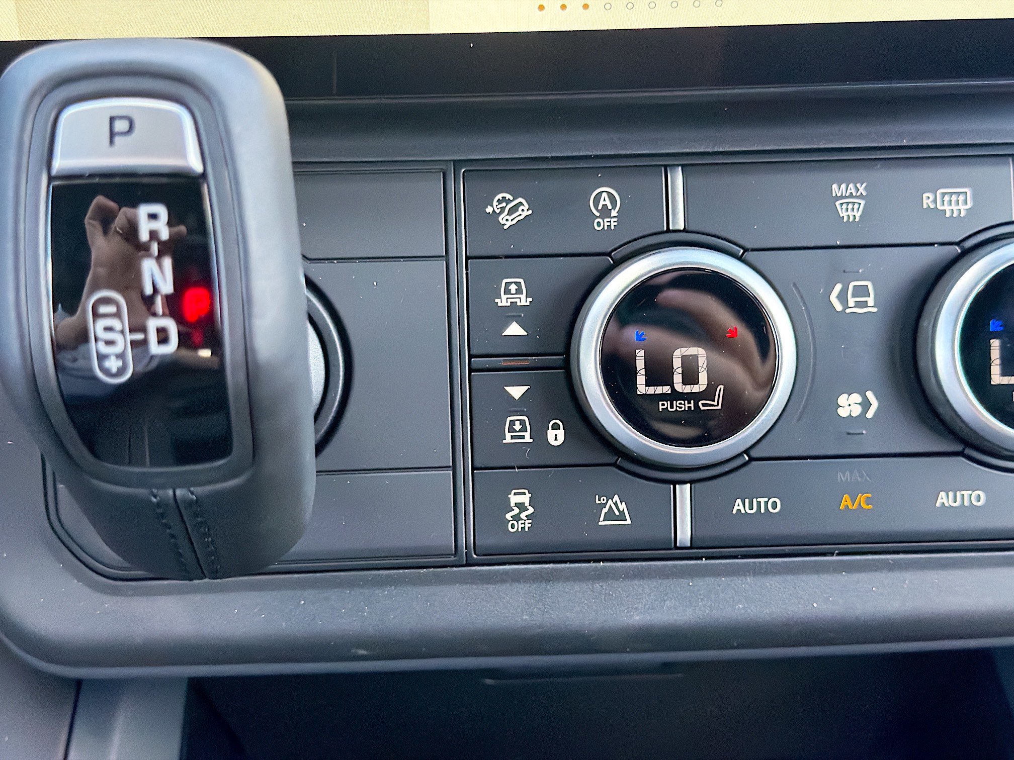 New 2026 Land Rover Defender 130 X-Dynamic SE AWD/4WD image 31