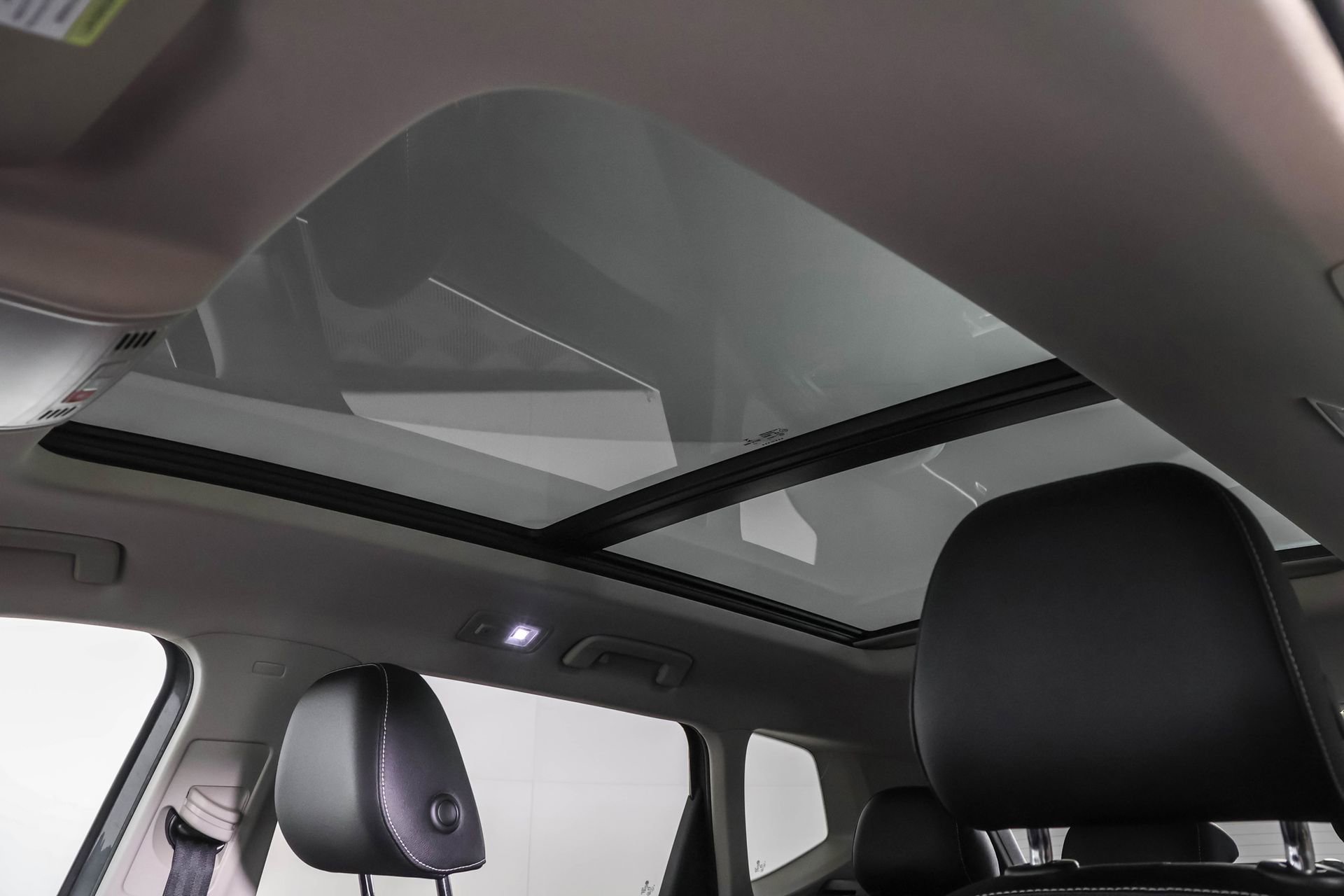 Used 2022 Volkswagen Taos SE w/ Panoramic Sunroof Package image 32