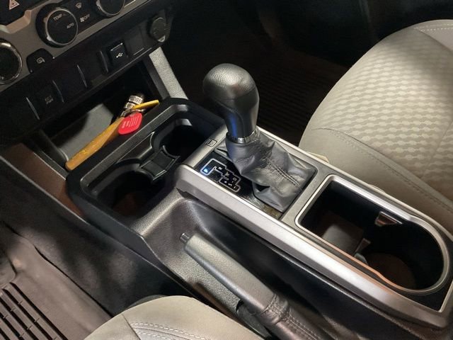 Used 2021 Toyota Tacoma SR5 AWD/4WD image 16