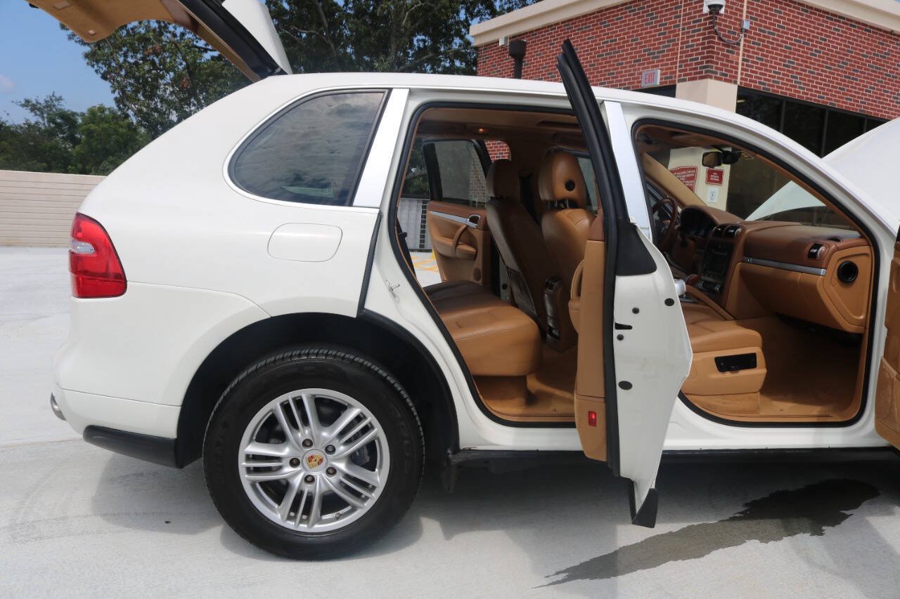 Used 2008 Porsche Cayenne AWD/4WD image 32