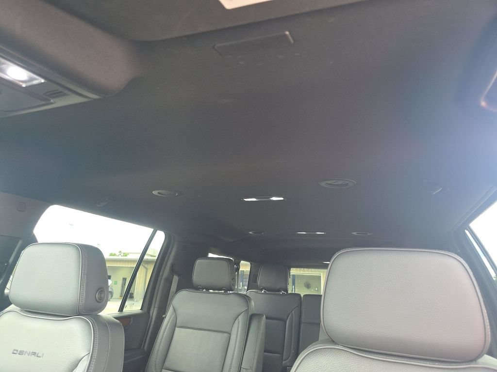 Used 2025 GMC Yukon XL Denali AWD/4WD image 8