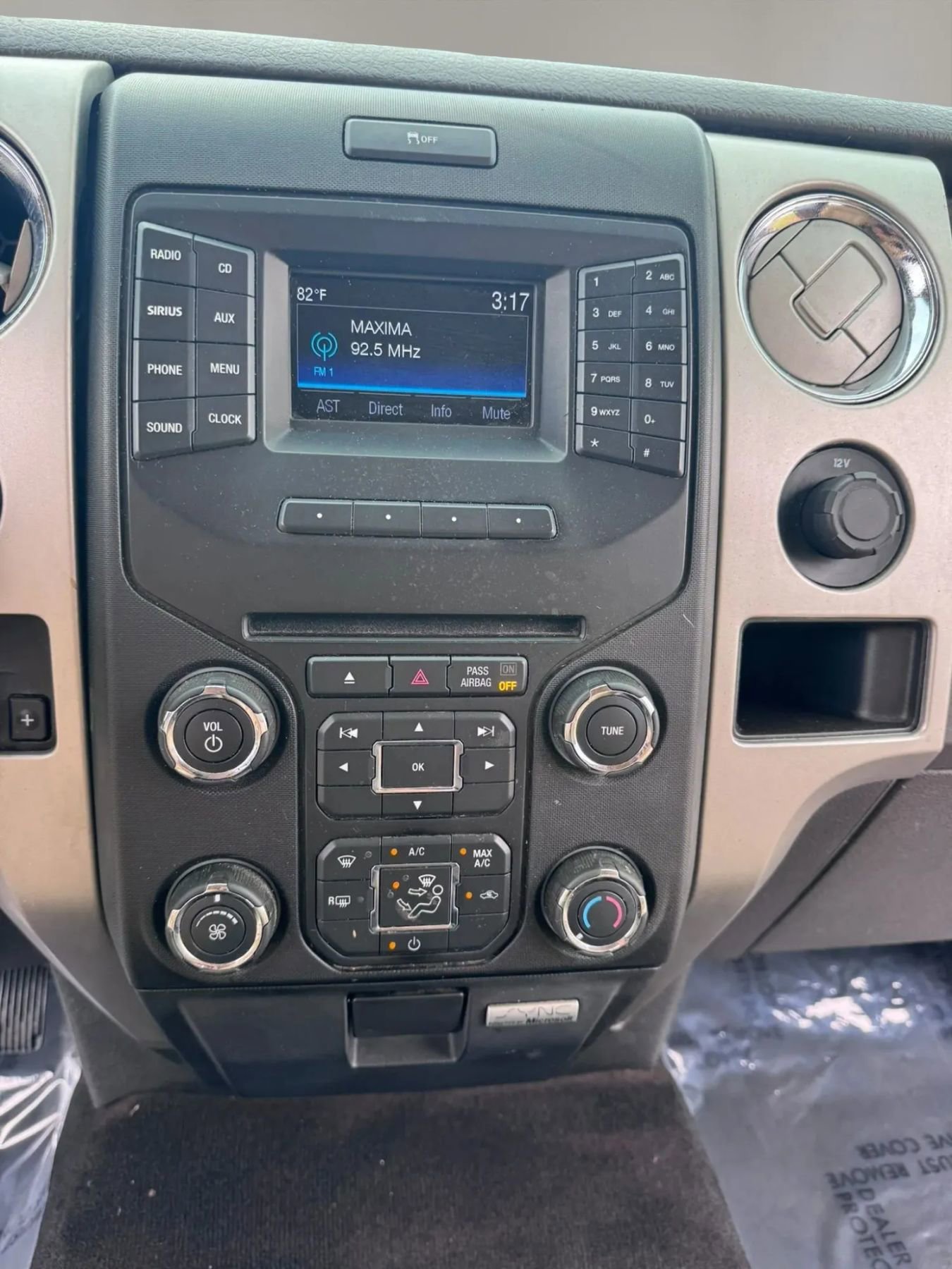 Used 2014 Ford F150 XLT w/ Equipment Group 302A Luxury AWD/4WD image 16