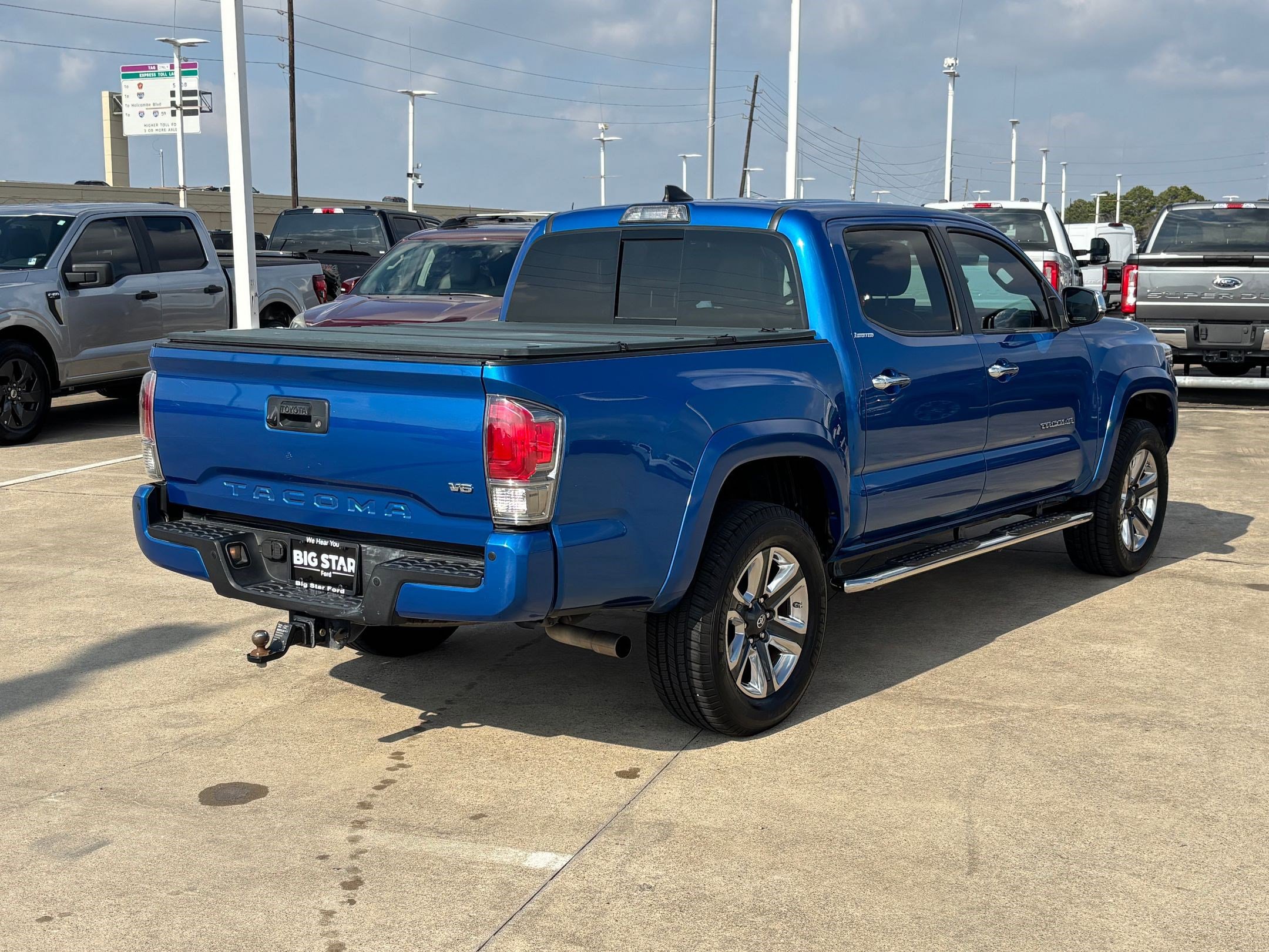 Used 2017 Toyota Tacoma Limited image 3