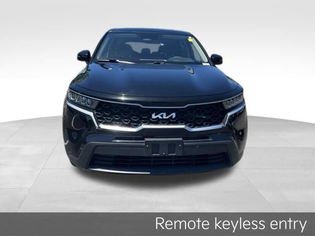 Used 2022 Kia Sorento LX AWD/4WD image 3