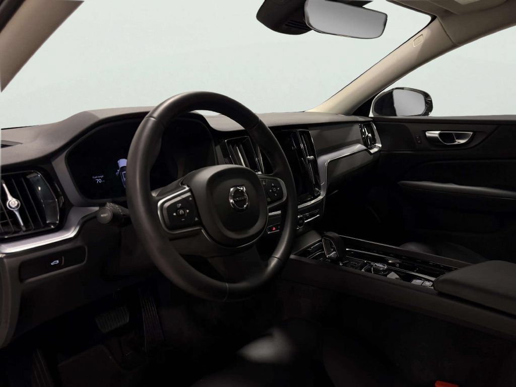Used 2025 Volvo S60 B5 Core FWD image 14