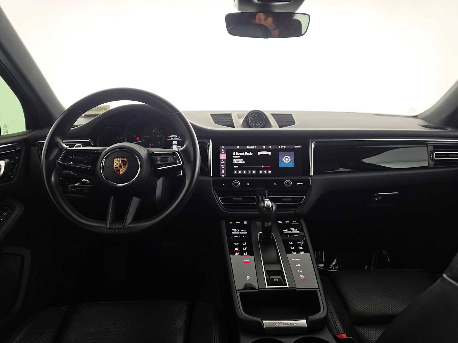Used 2024 Porsche Macan AWD/4WD image 18