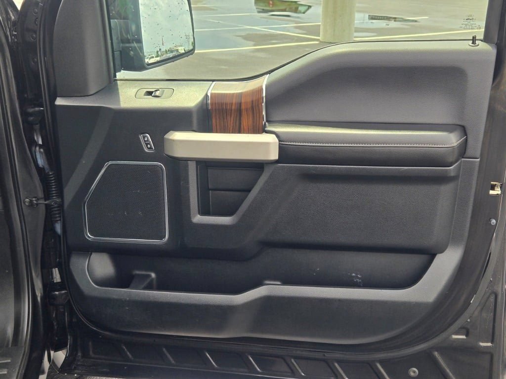 Used 2015 Ford F150 Lariat w/ Equipment Group 501A Mid AWD/4WD image 5