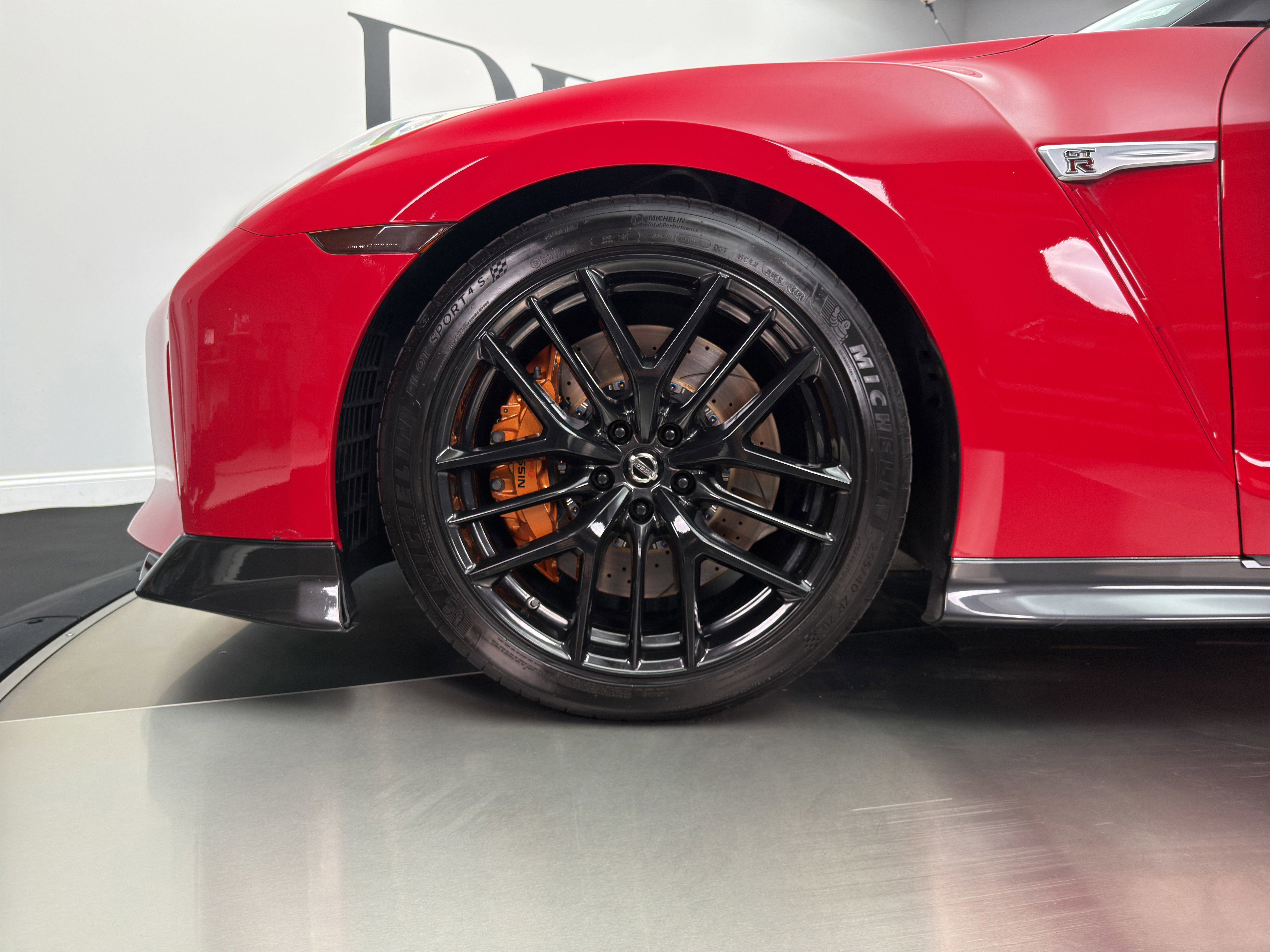 Used 2018 Nissan GT-R Premium AWD/4WD image 4