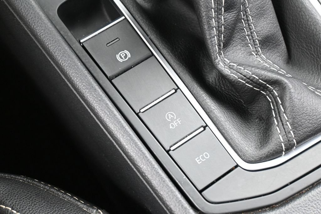 Used 2025 Volkswagen Jetta SE FWD image 23