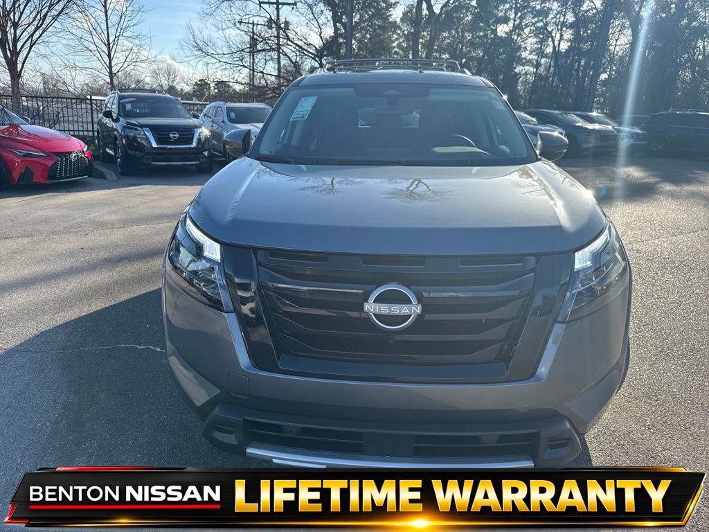 Used 2025 Nissan Pathfinder Platinum w/ Black Appearance Package image 10
