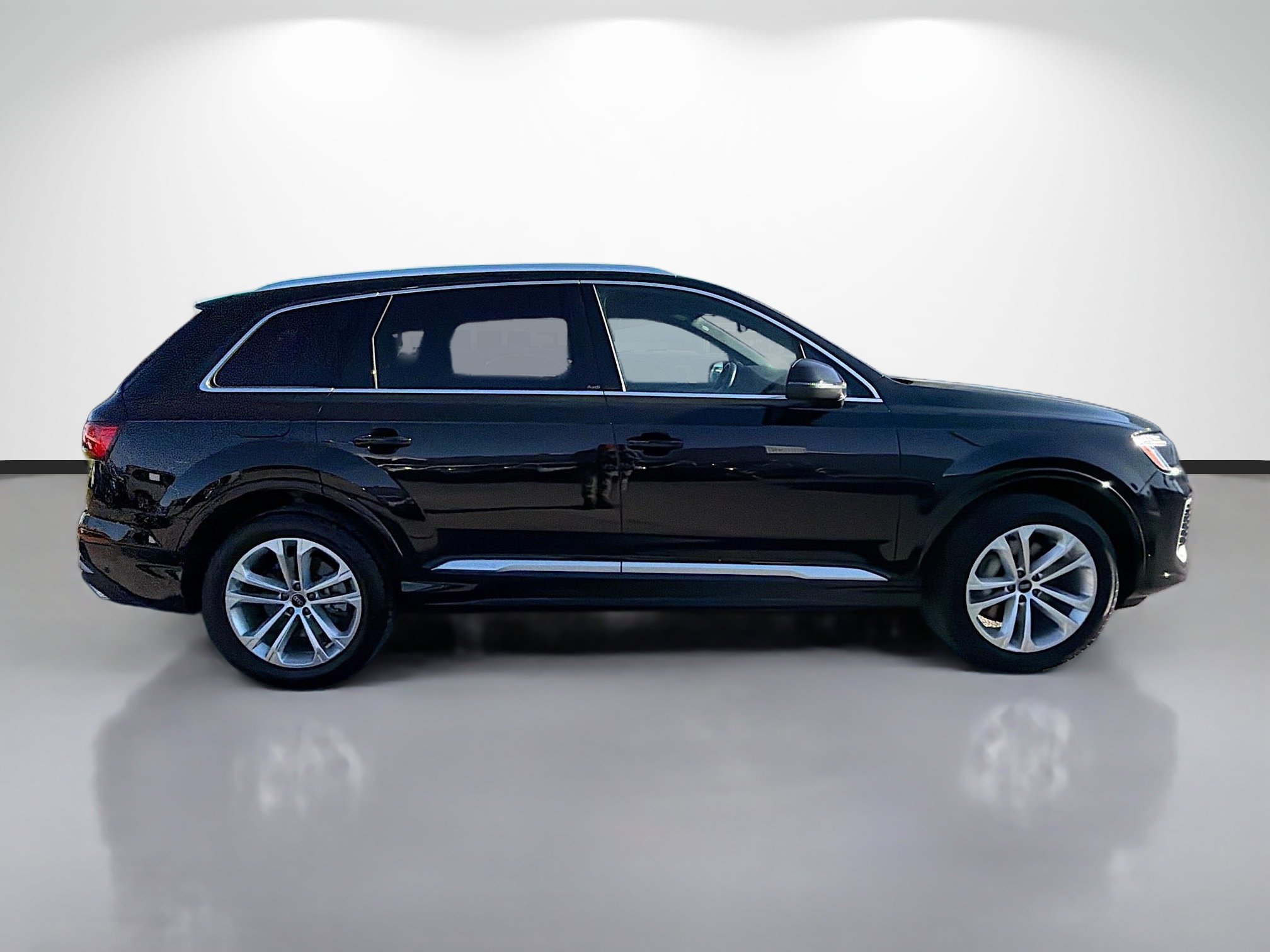Certified 2025 Audi Q7 3.0T Premium Plus image 2