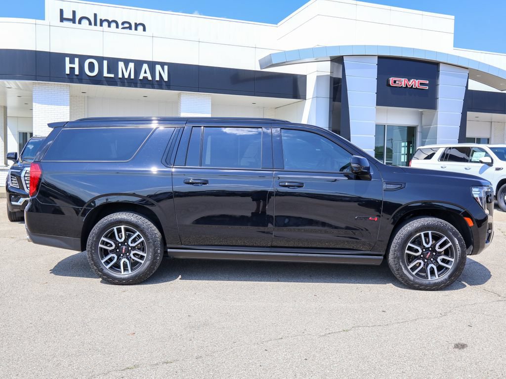 Used 2023 GMC Yukon XL AT4 w/ AT4 Premium Plus Package AWD/4WD image 2