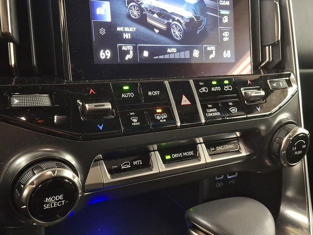 Used 2024 Lexus LX 600 4WD w/ Appearance Package image 13