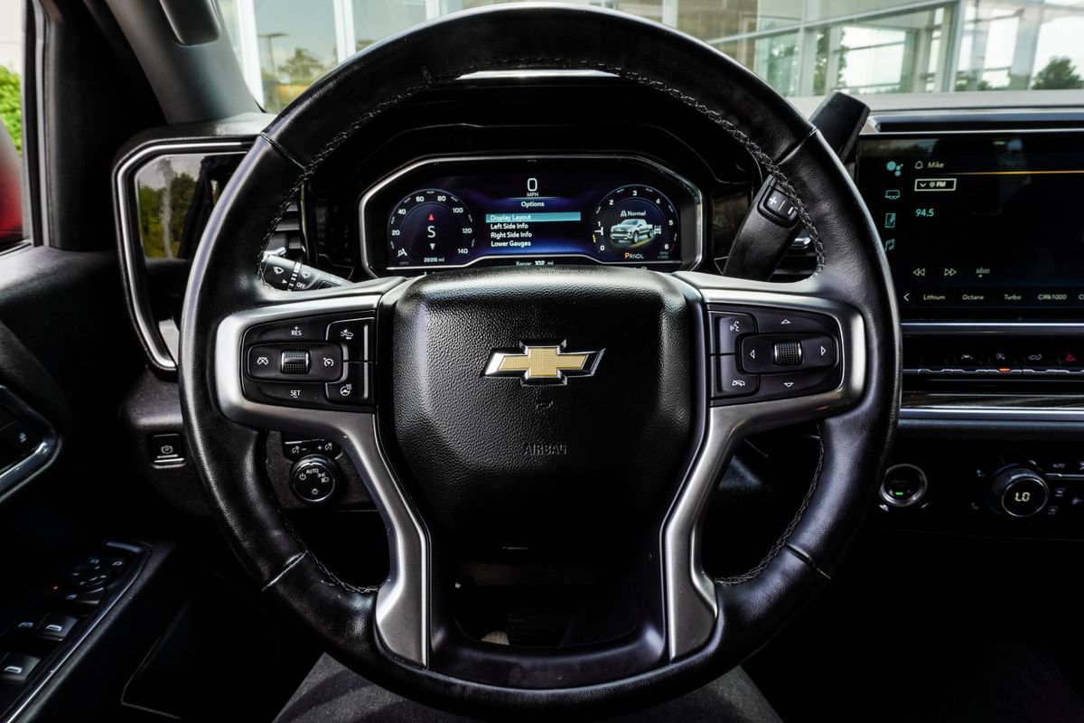 Used 2023 Chevrolet Silverado 1500 LT AWD/4WD image 15
