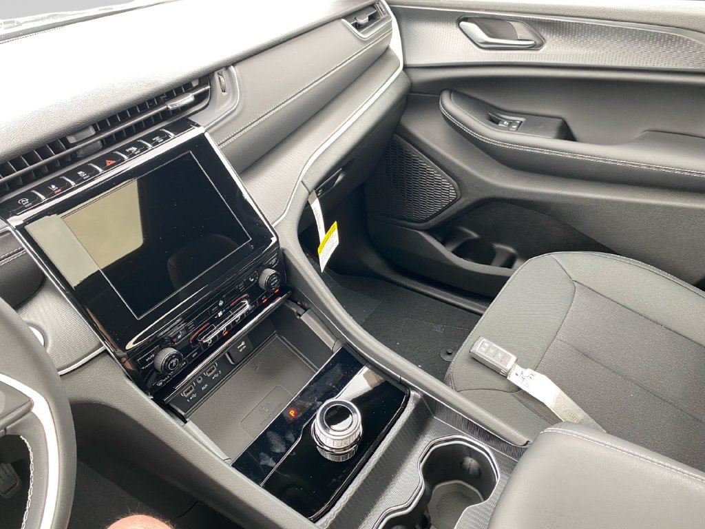 New 2026 Jeep Grand Cherokee Laredo X AWD/4WD image 30