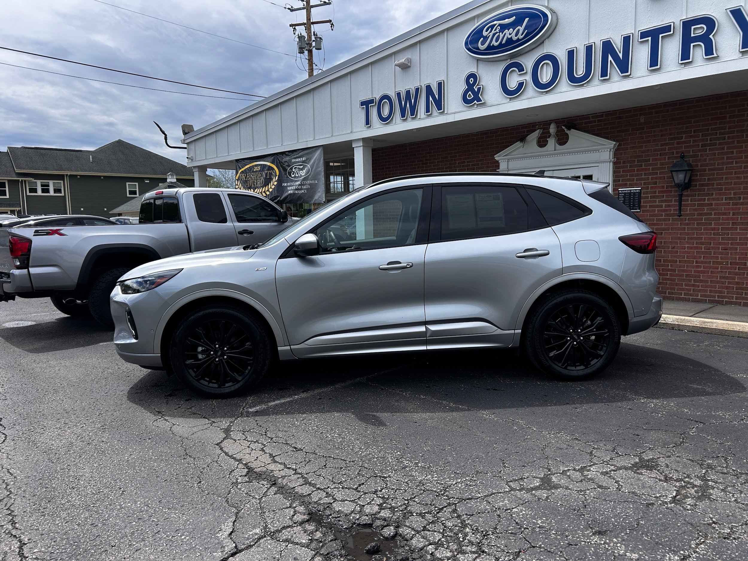 Used 2023 Ford Escape ST-Line Elite w/ Premium Technology Package AWD/4WD image 6