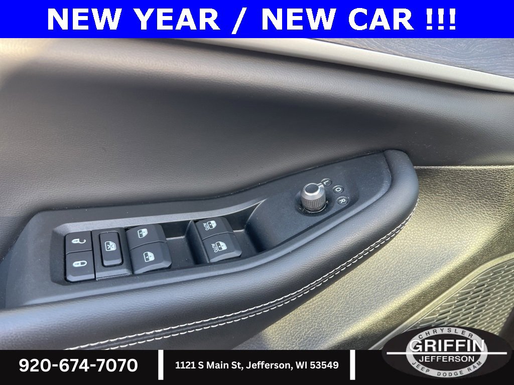 Used 2024 Jeep Grand Cherokee L Limited image 19