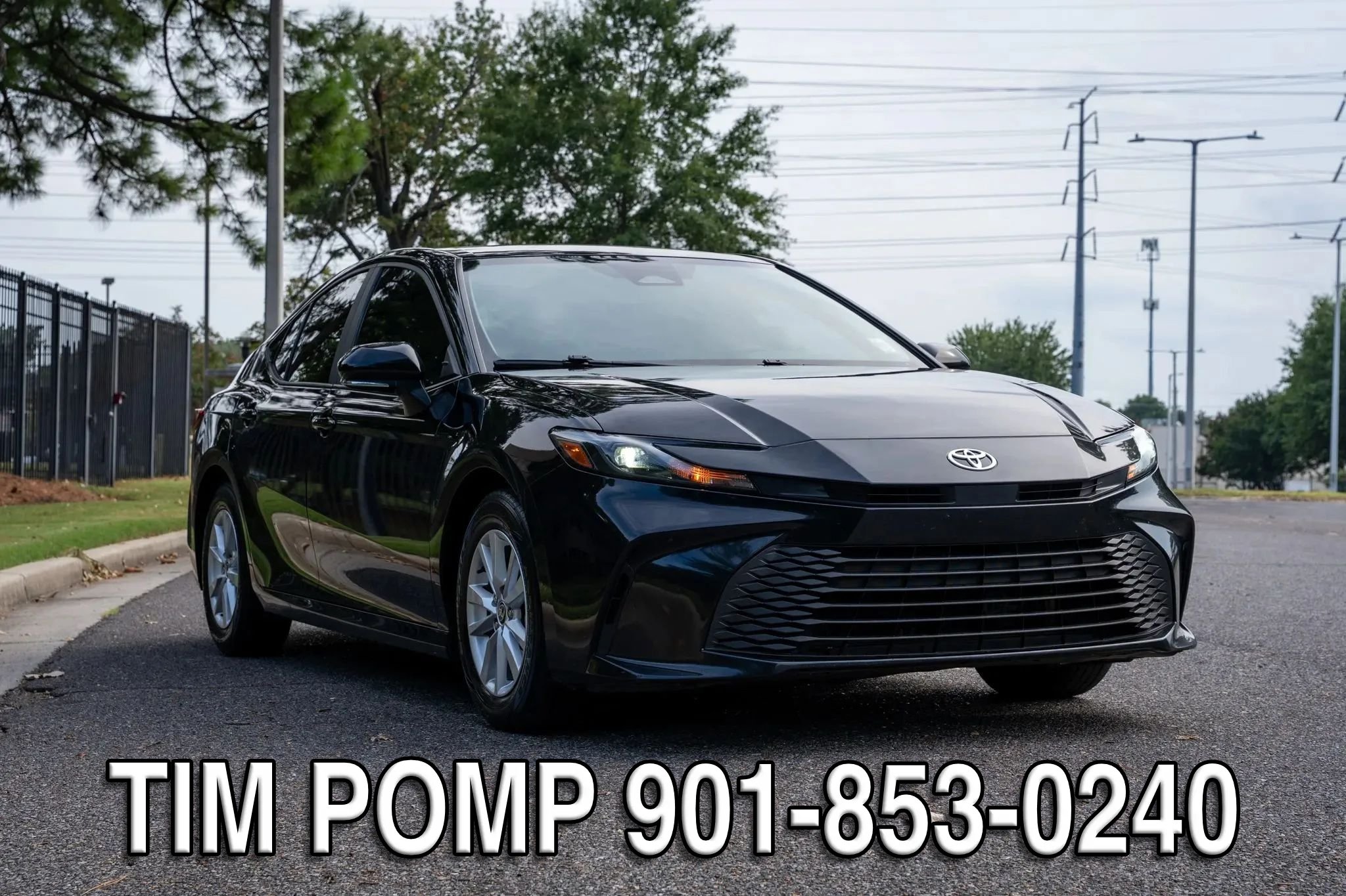 Used 2025 Toyota Camry LE w/ Convenience Package FWD image 3
