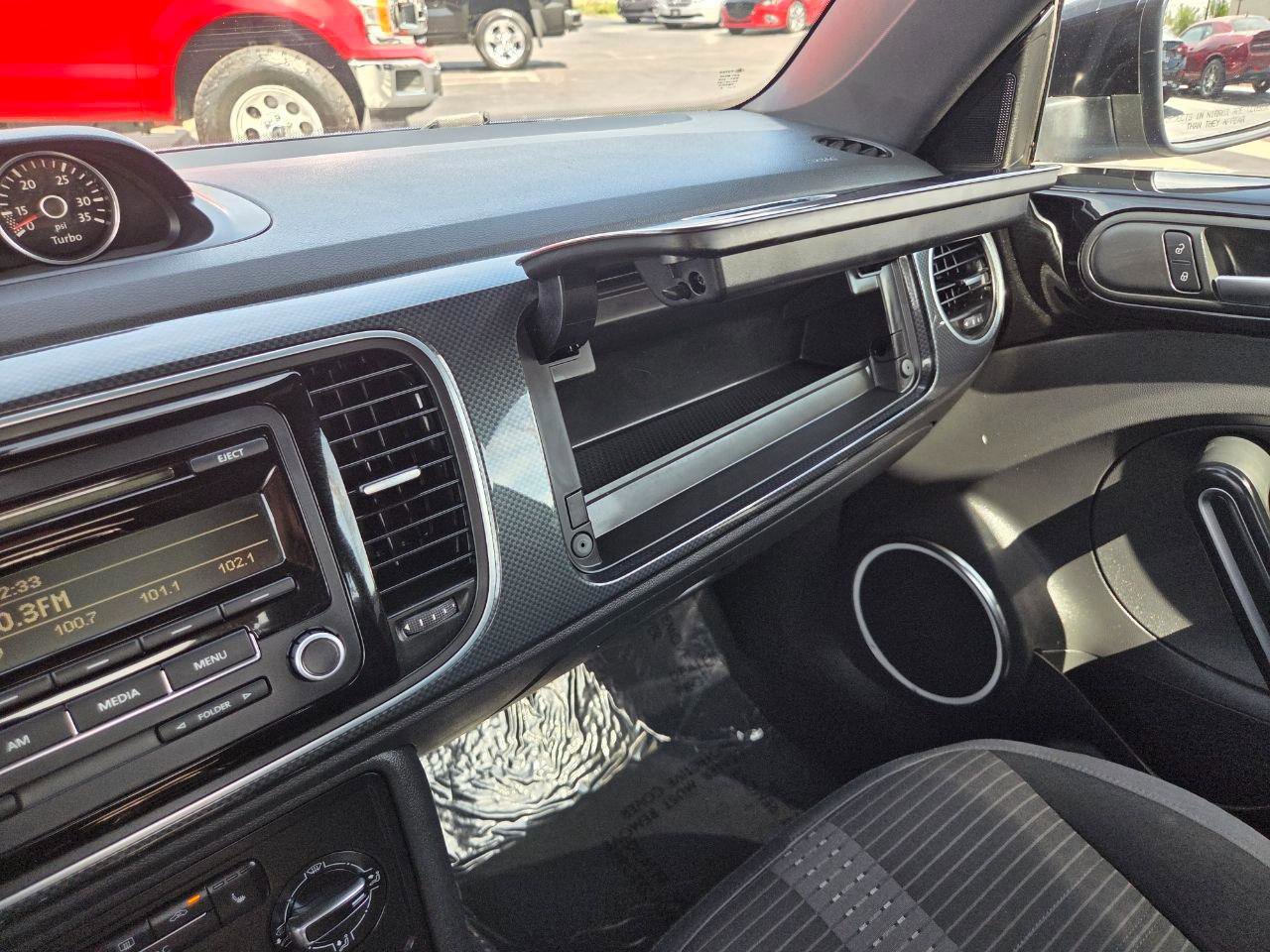 Used 2012 Volkswagen Beetle 2.0T image 28