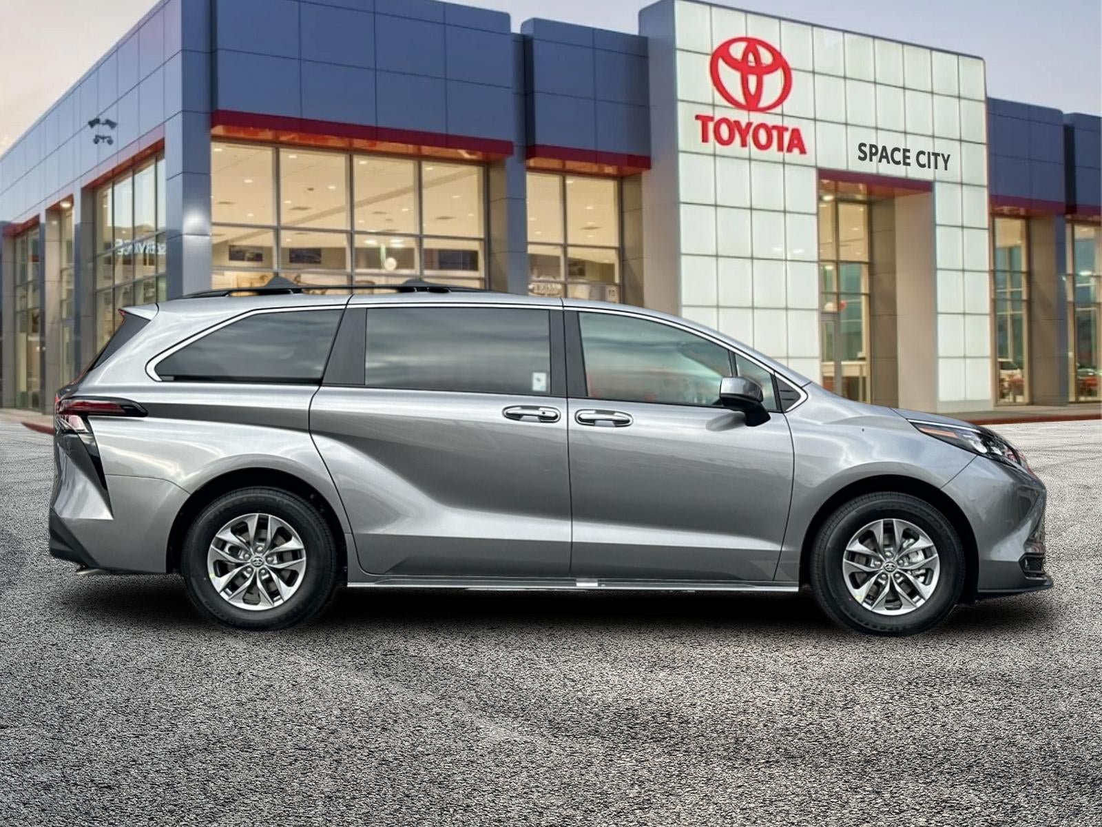 New 2026 Toyota Sienna XLE FWD image 7