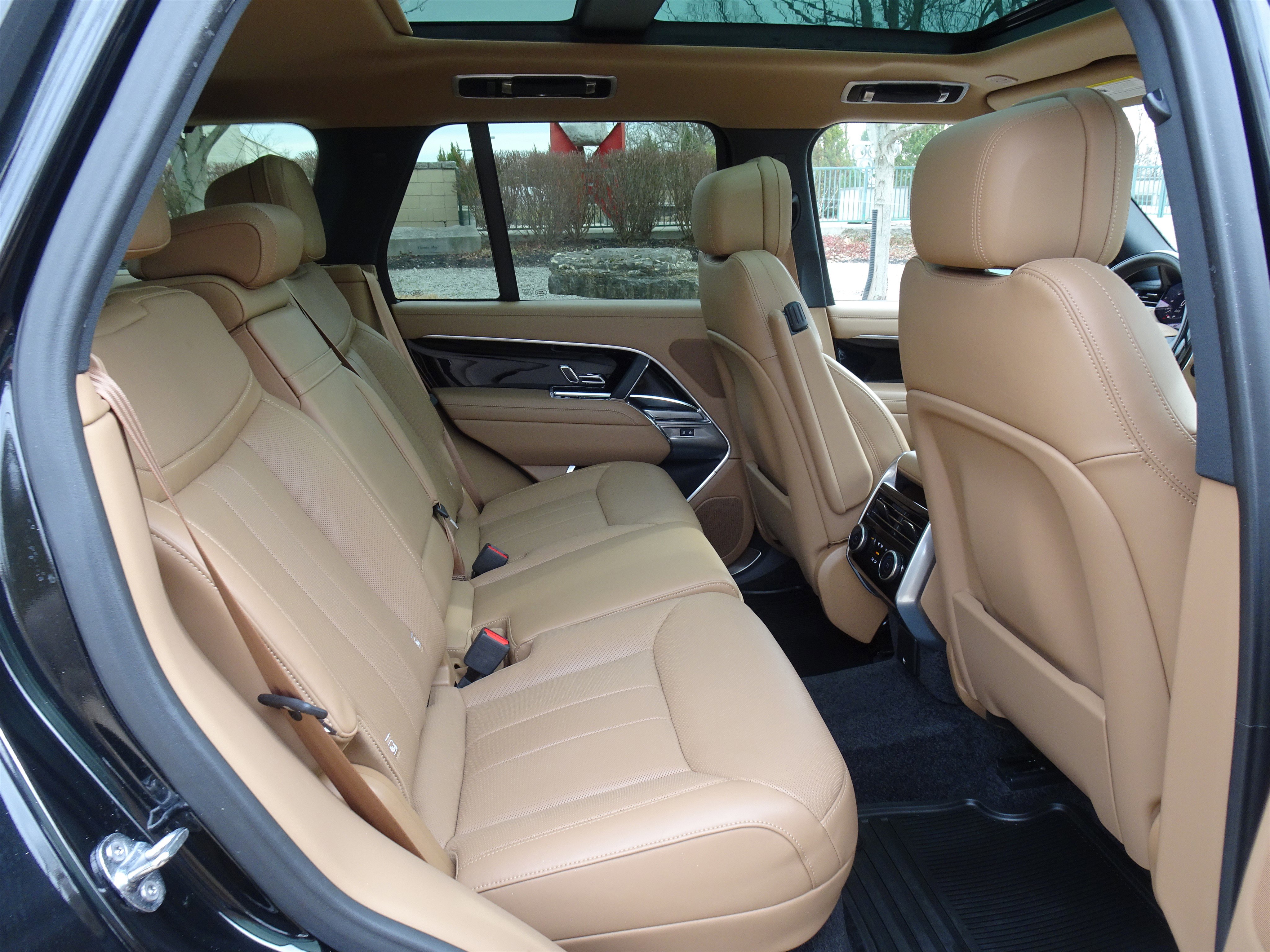 Certified 2024 Land Rover Range Rover SE image 23