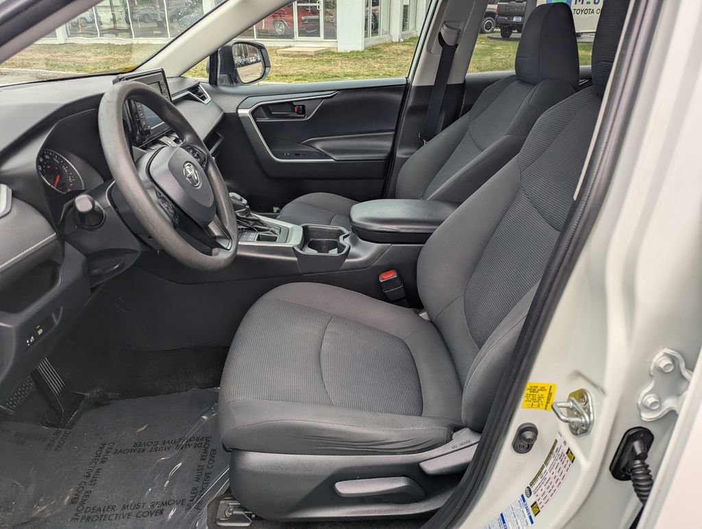 Used 2020 Toyota RAV4 LE w/ All Weather Liner Package AWD/4WD image 15