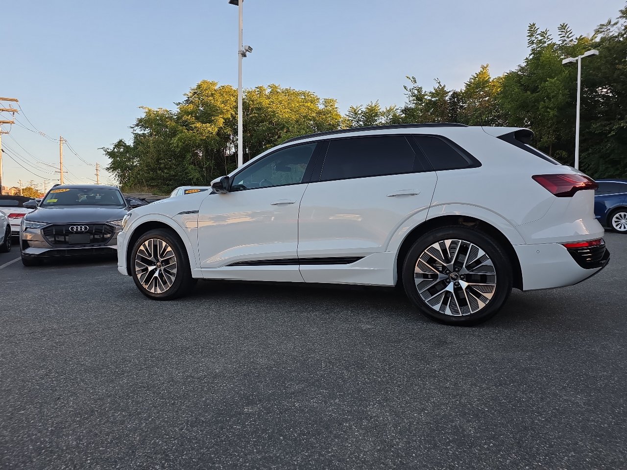 Used 2024 Audi Q8 e-tron Premium Plus w/ Premium Plus Package image 6