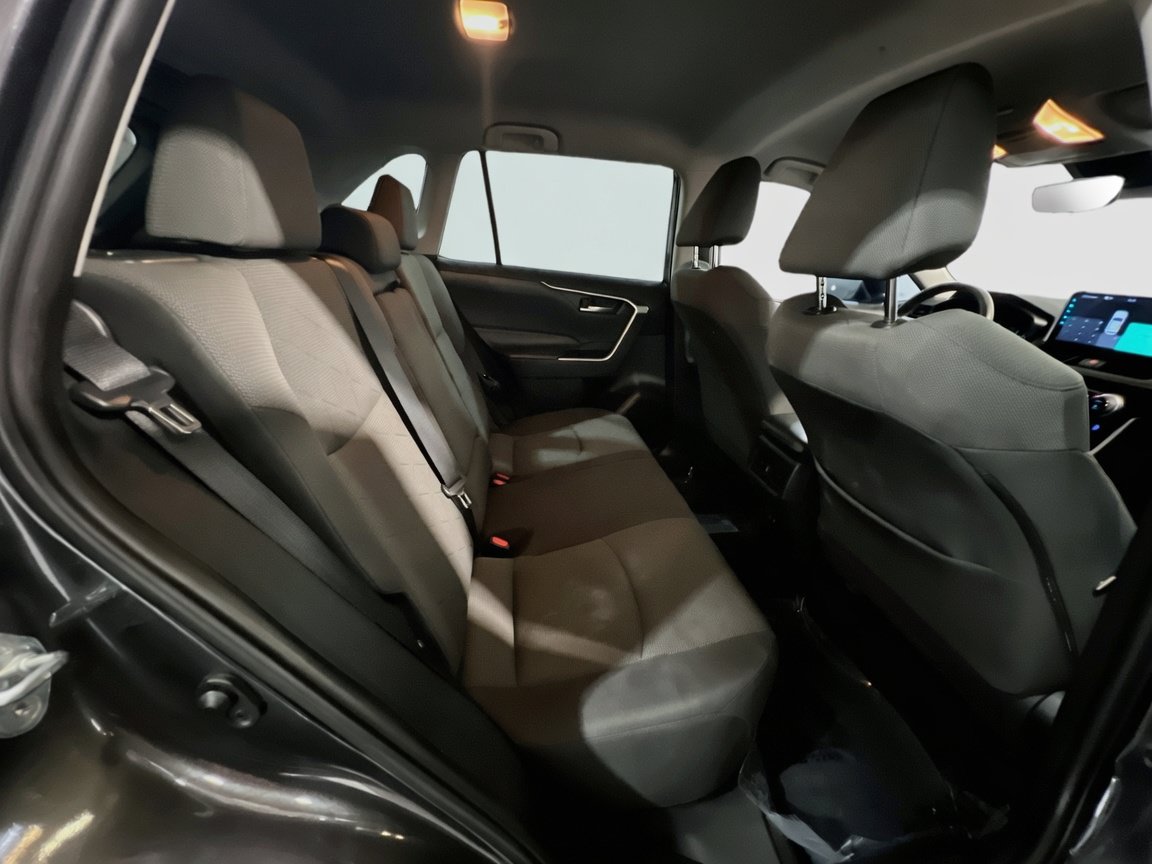 Used 2021 Toyota RAV4 XLE w/ Carpet Mat Package (TMS) FWD image 19