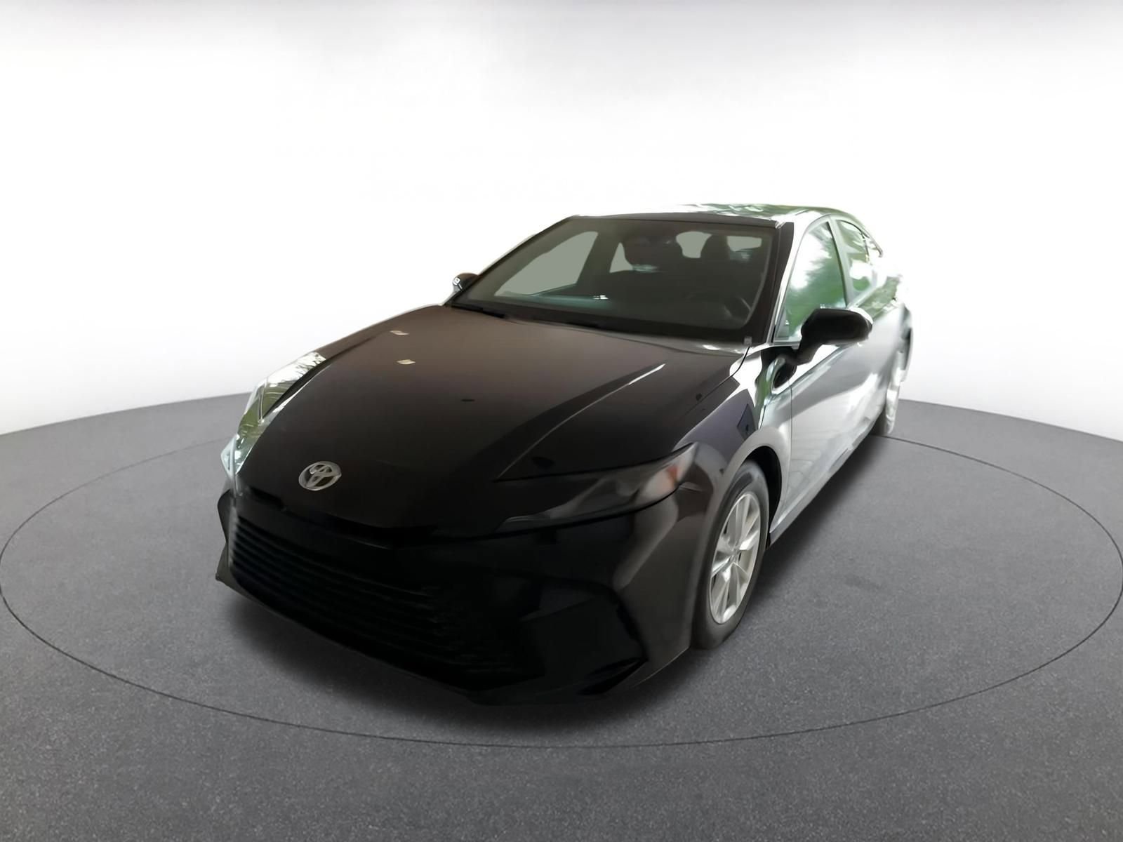 Used 2025 Toyota Camry LE image 4