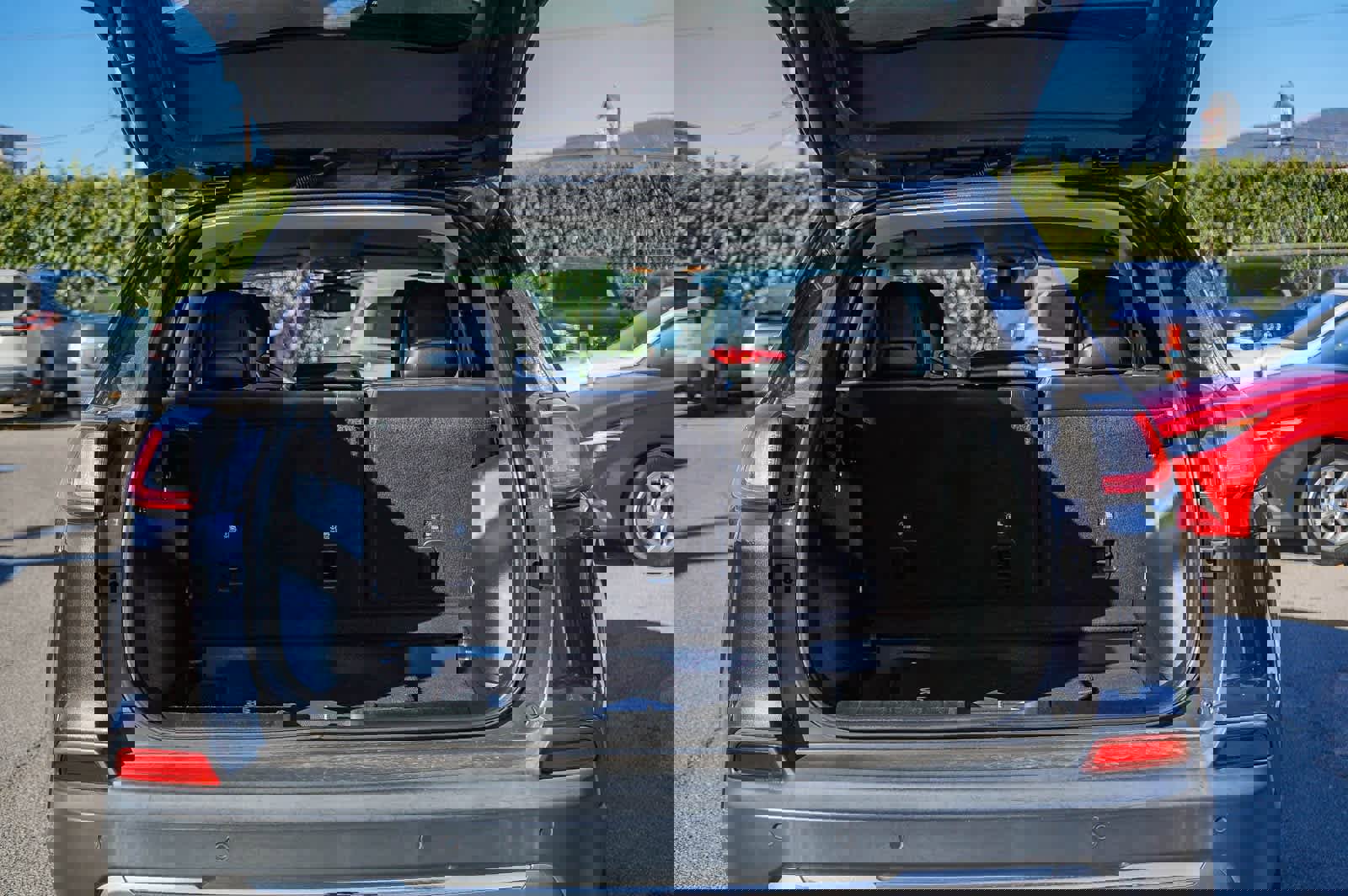 Used 2019 Jeep Cherokee Limited image 25