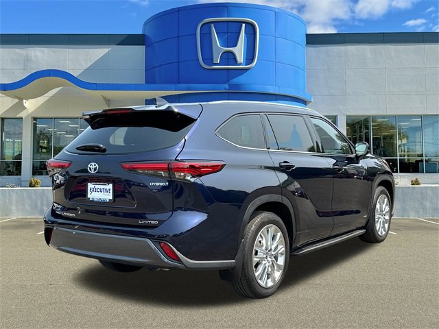 Used 2023 Toyota Highlander Limited image 2