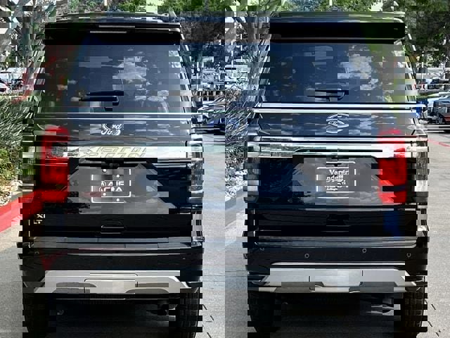 Used 2019 Ford Expedition XLT w/ Equipment Group 202A image 5