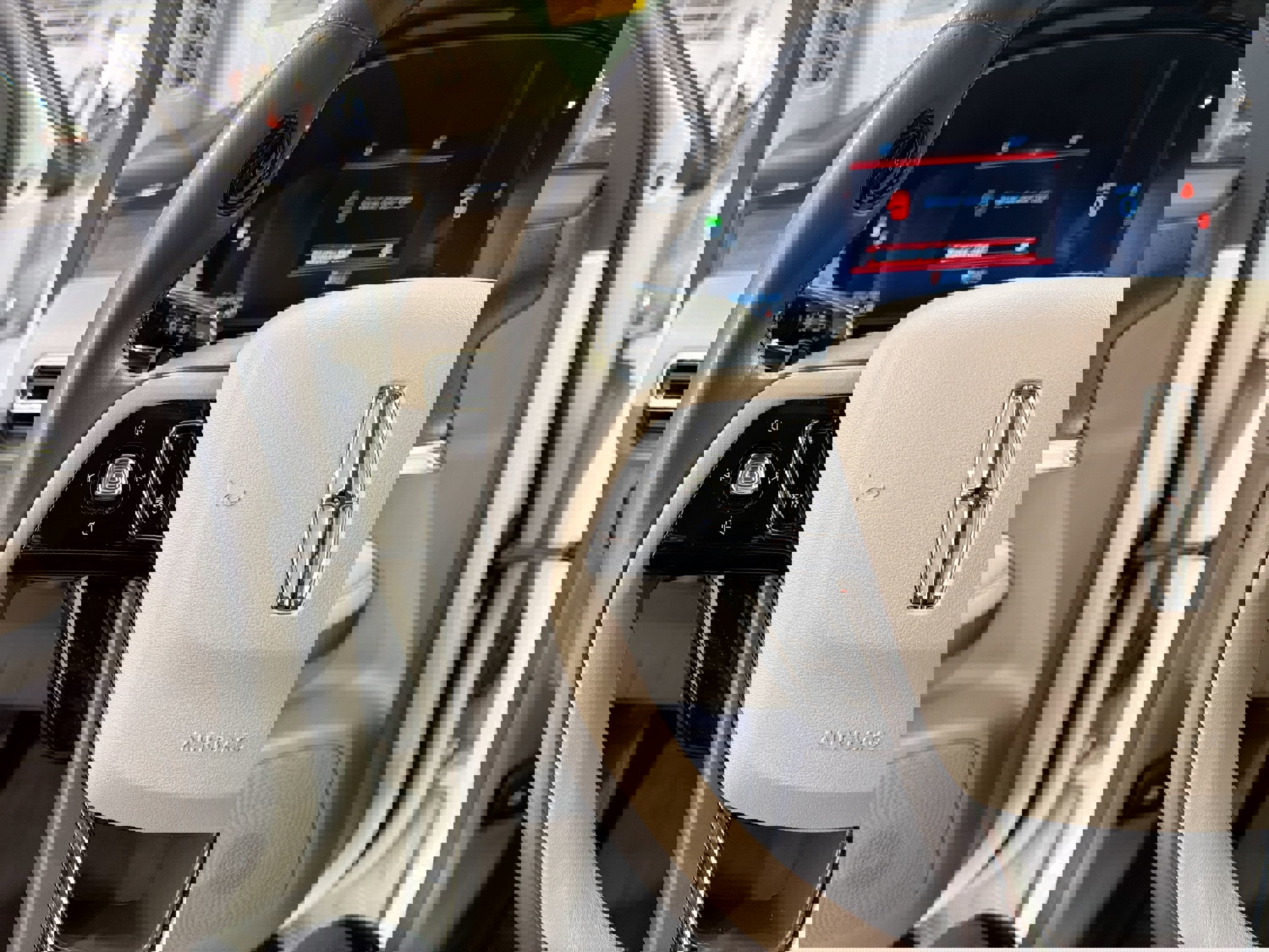 Used 2024 Lincoln Corsair Reserve image 14