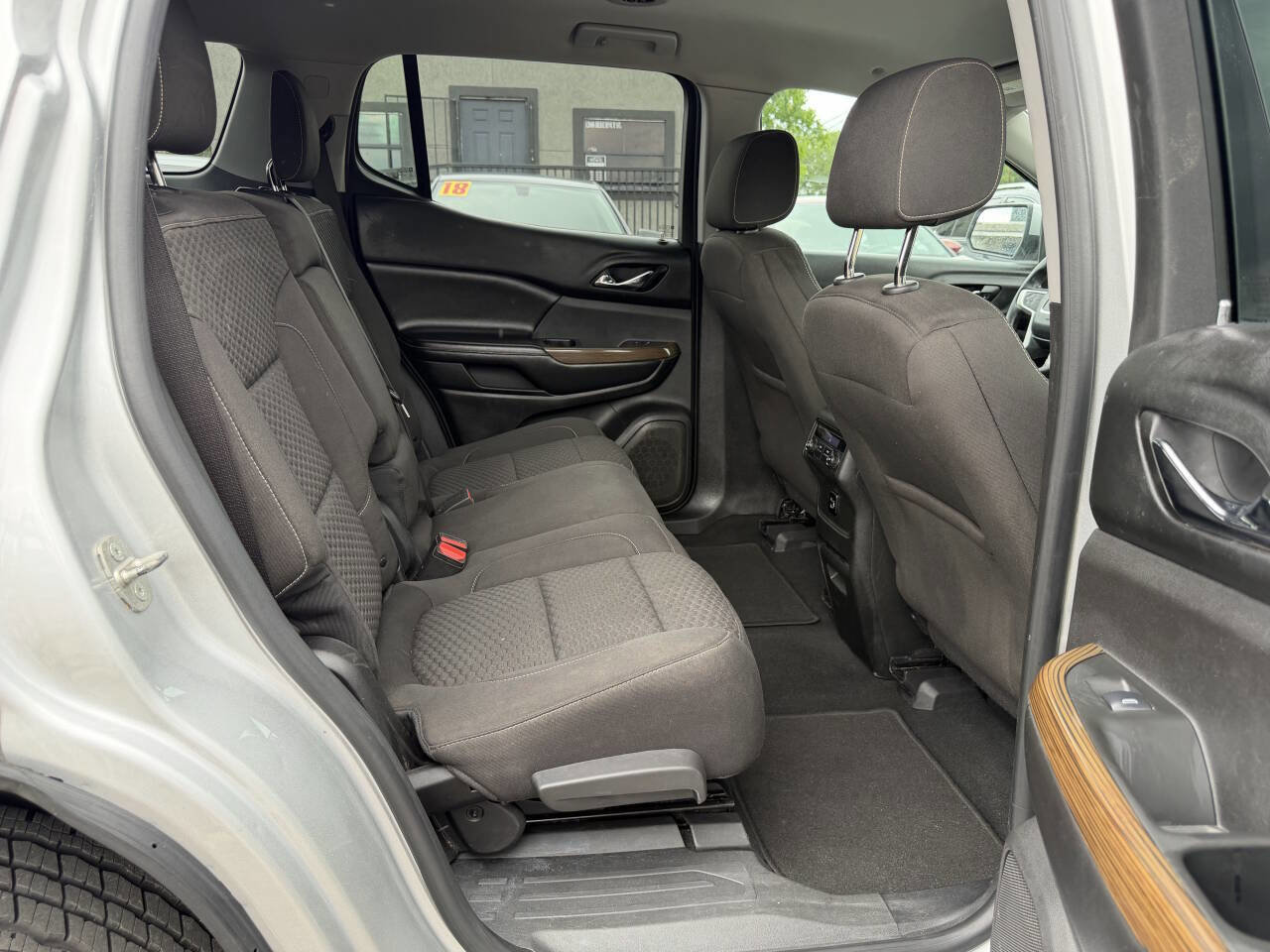 Used 2017 GMC Acadia SLE FWD image 20
