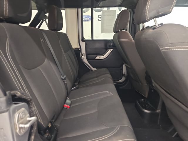 Used 2018 Jeep Wrangler Unlimited Sahara w/ Connectivity Group AWD/4WD image 13