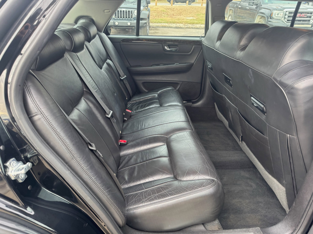 Used 2011 Cadillac DTS Limousine image 27