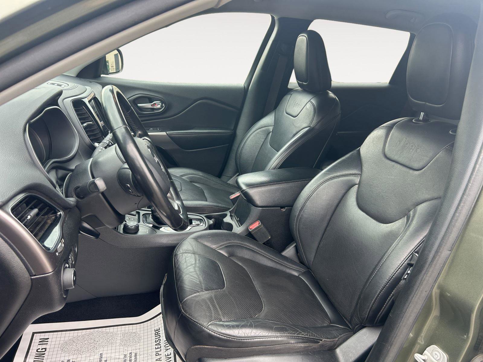 Used 2020 Jeep Cherokee Limited image 9