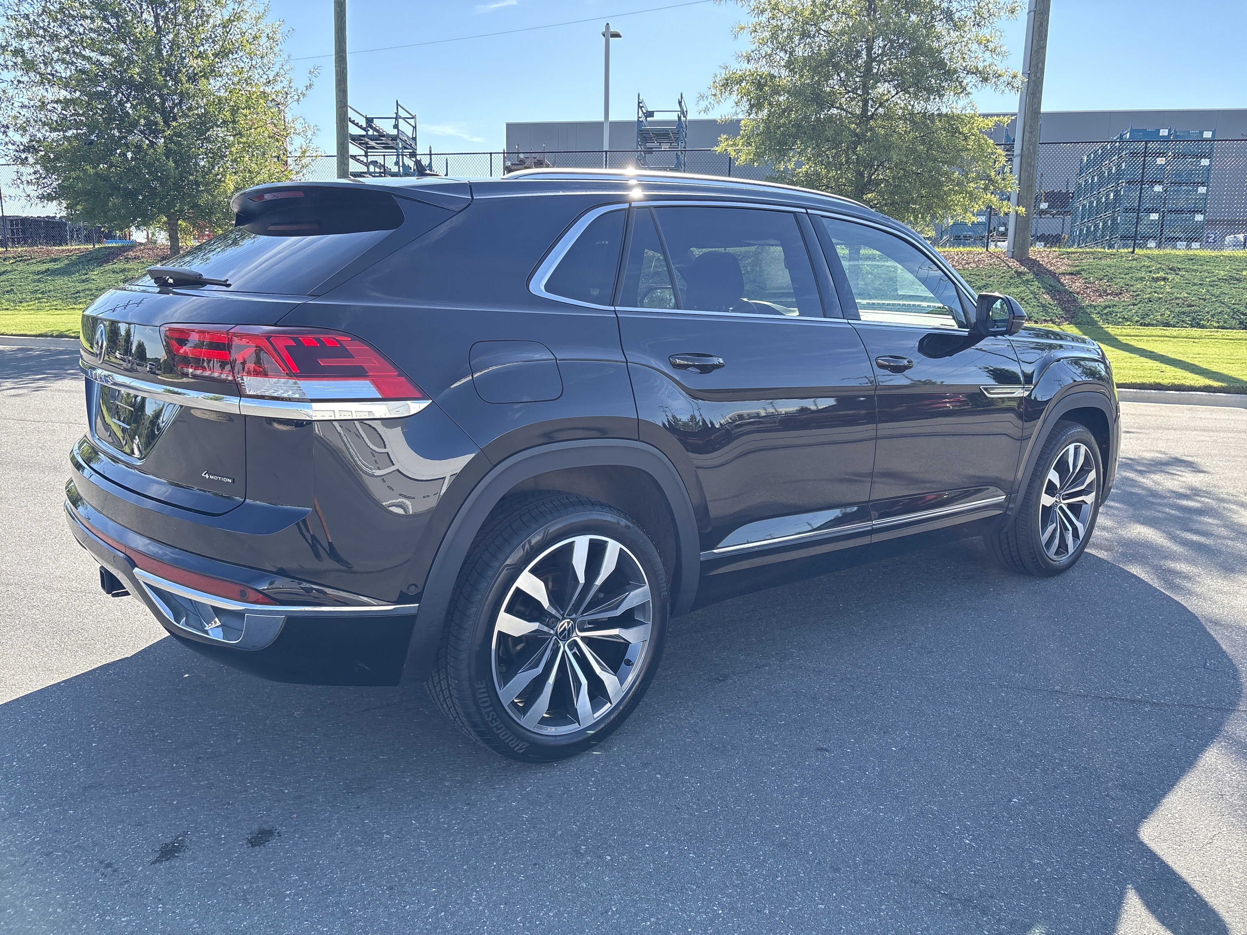 Used 2023 Volkswagen Atlas Cross Sport SEL Premium R-Line AWD/4WD image 9