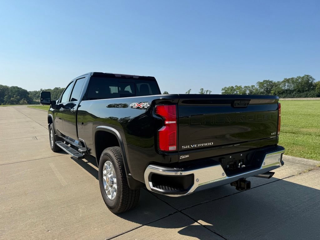 Used 2026 Chevrolet Silverado 2500 LTZ w/ LTZ Premium Package AWD/4WD image 6