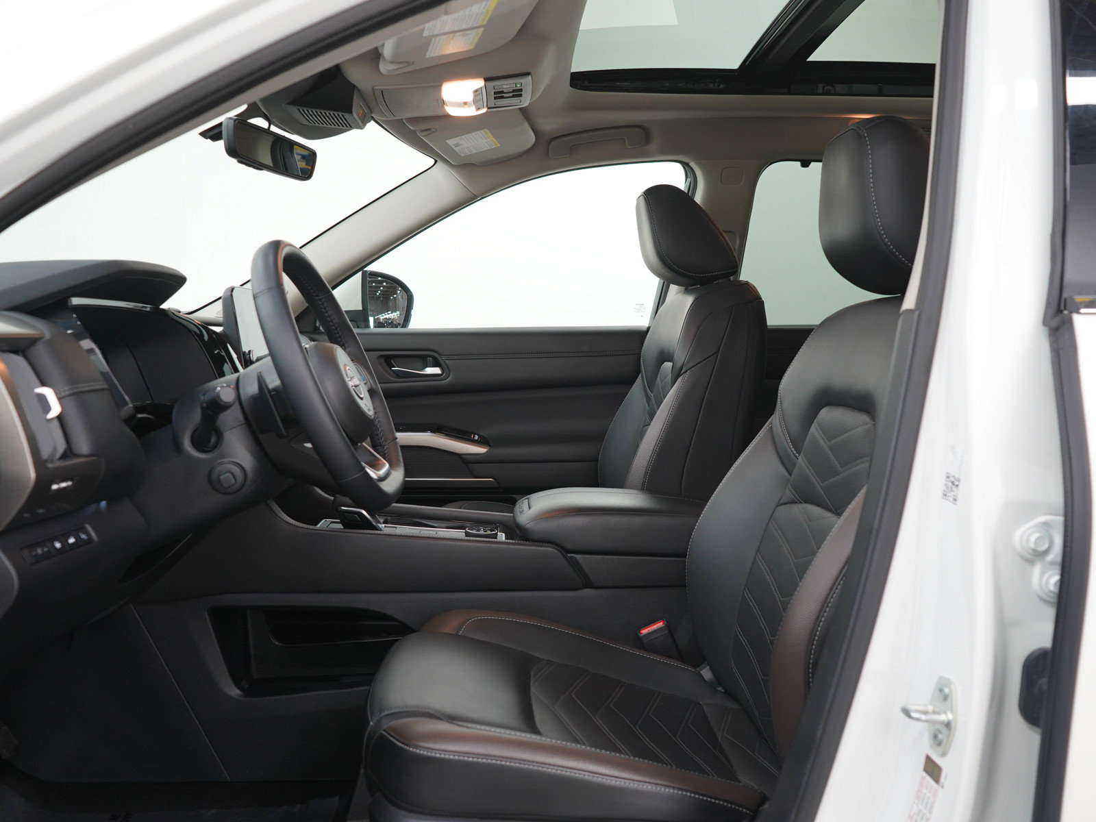 Used 2024 Nissan Pathfinder Platinum AWD/4WD image 27