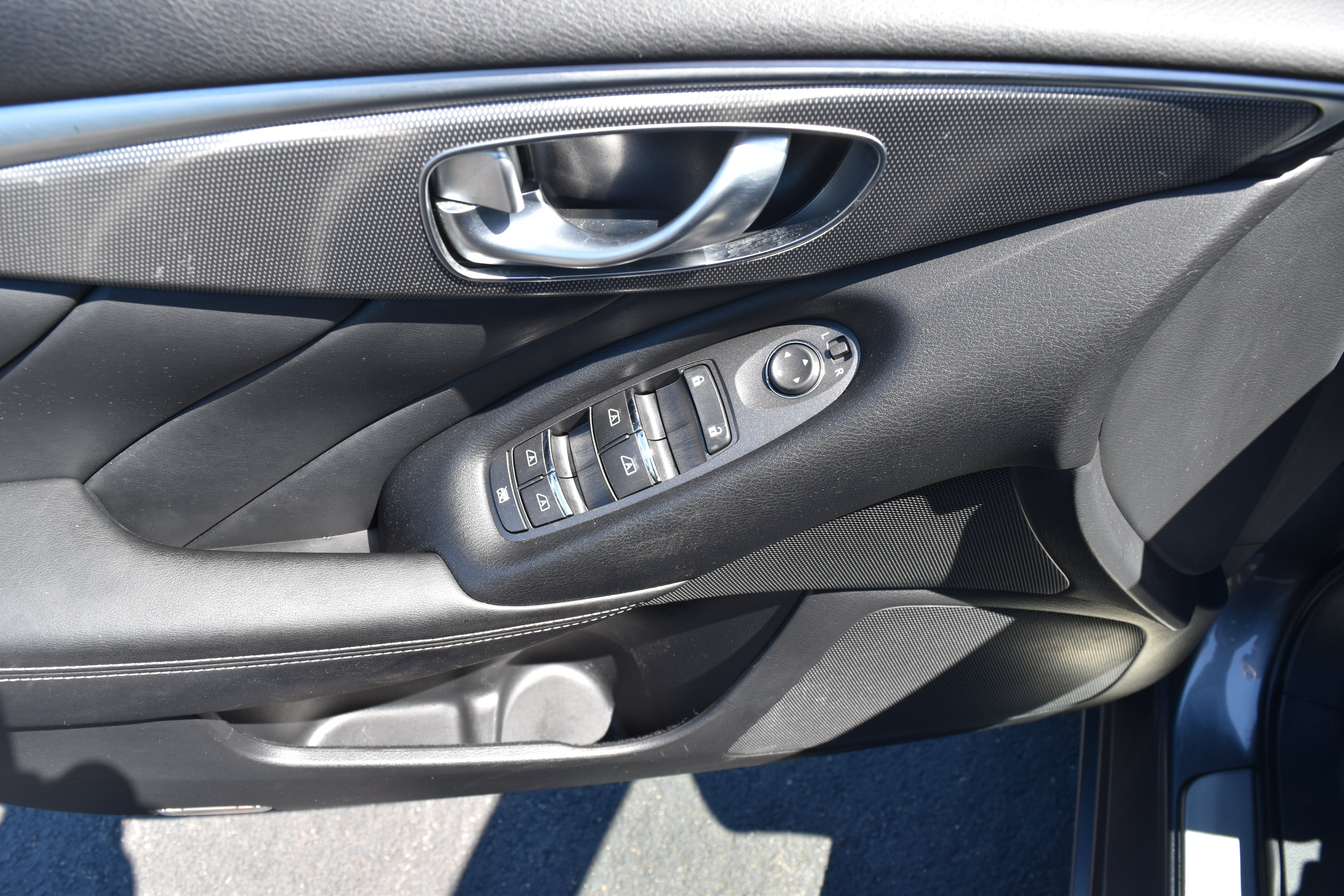 Used 2015 INFINITI Q50 Premium w/ Navigation Package AWD/4WD image 14