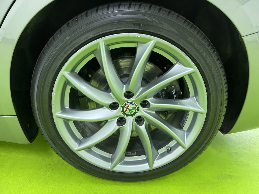 Used 2019 Alfa Romeo Giulia image 14