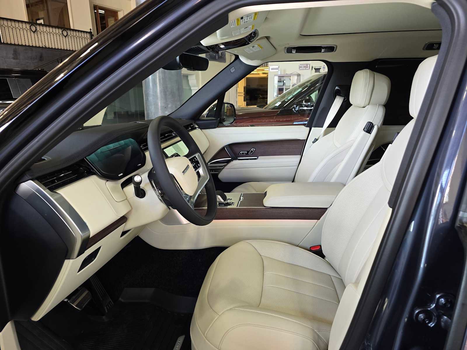 New 2026 Land Rover Range Rover SE image 22