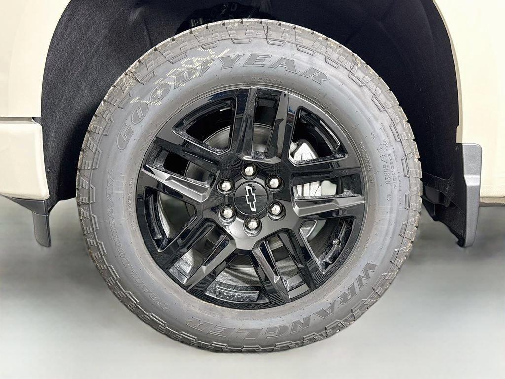 New 2026 Chevrolet Silverado 1500 Custom w/ Turbomax Blackout Package AWD/4WD image 28